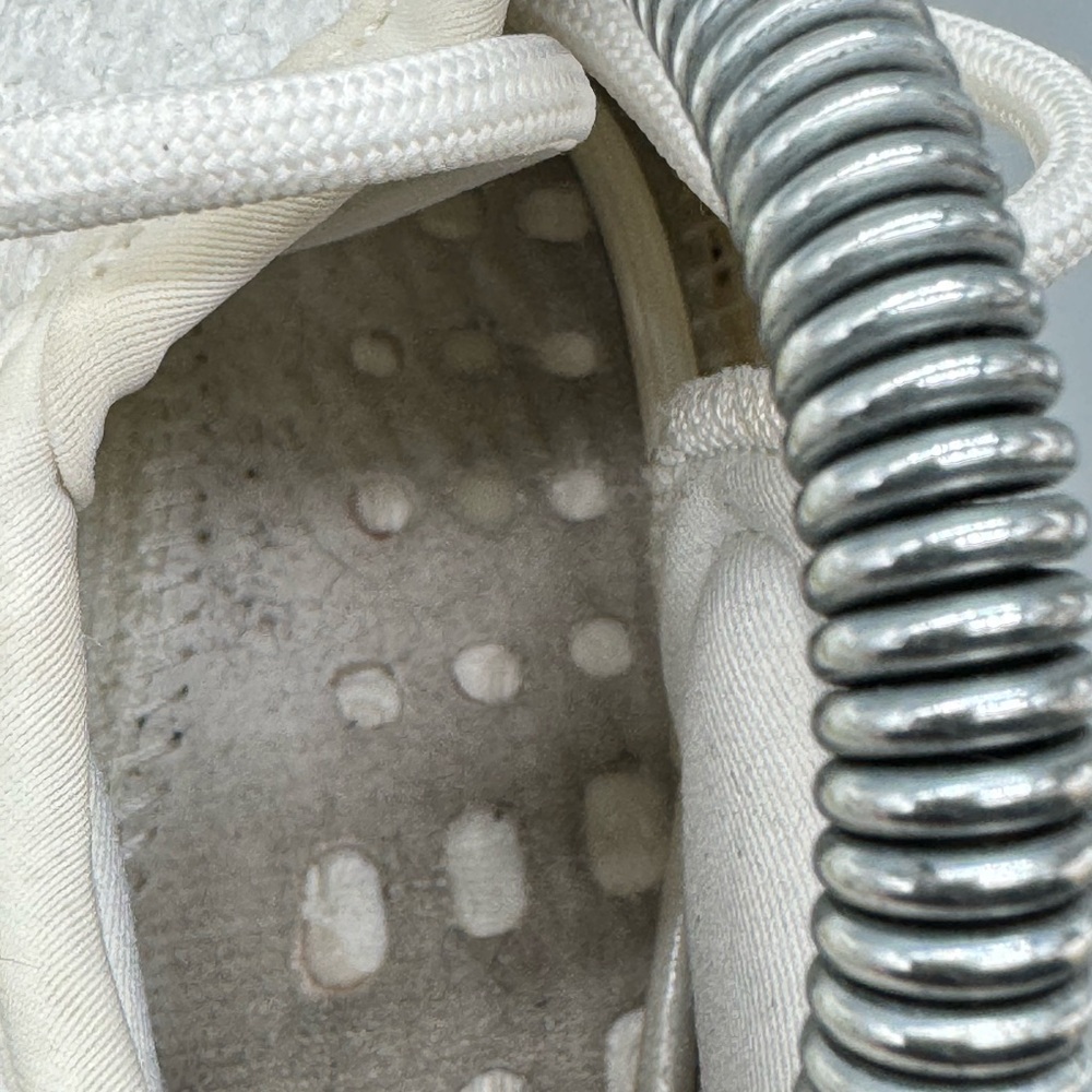 Size 5.5 - Adidas Yeezy Boost 350 V2 Low Cream White / Triple White Men Shoe - Picture 6 of 7